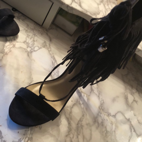 Fringe black heels - Picture 2 of 3